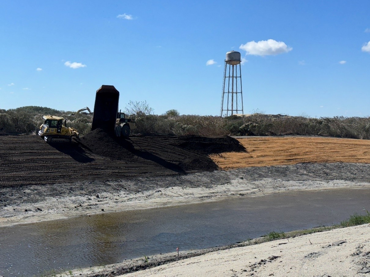 Placement of topsoil on the left bank of Pond Creek in preparation of seeding – October 2024