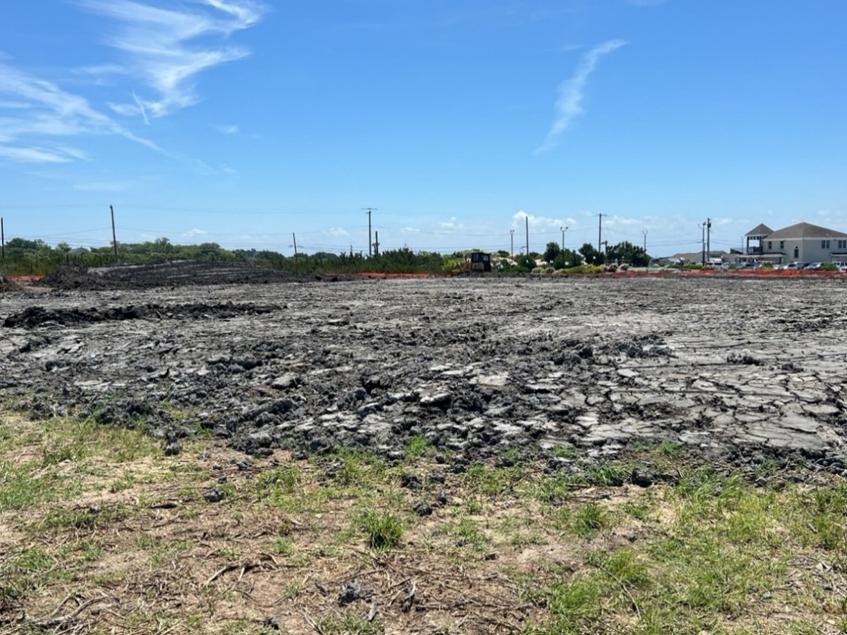 Drying of excavated marsh materials before reusing elsewhere on site